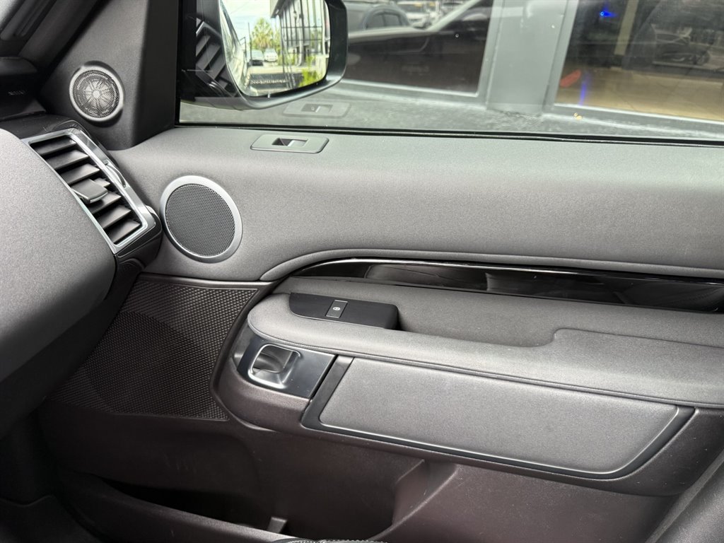 Used 2019 Land Rover Discovery SE AWD/4WD image 29