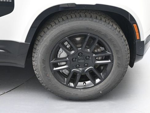 Used 2026 Land Rover Defender 110 X-Dynamic SE AWD/4WD image 10