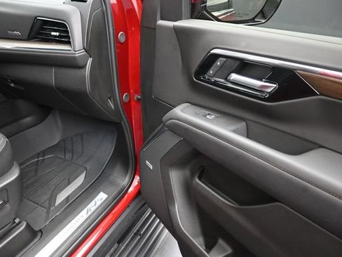 Used 2025 Chevrolet Tahoe High Country AWD/4WD image 20