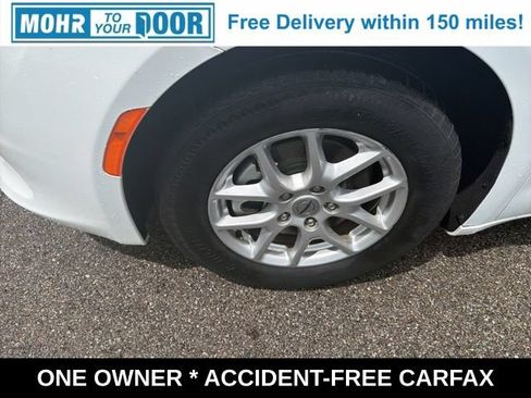 Used 2022 Chrysler Voyager LX FWD image 9