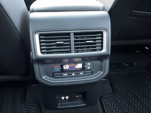 New 2026 Volkswagen Atlas SE FWD image 23