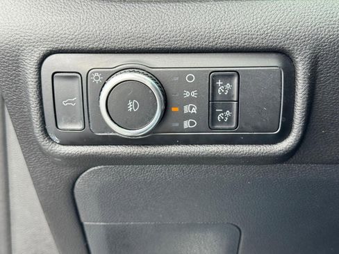Used 2023 Ford Explorer XLT w/ Equipment Group 202A AWD/4WD image 23