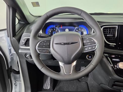New 2025 Chrysler Pacifica Select image 16