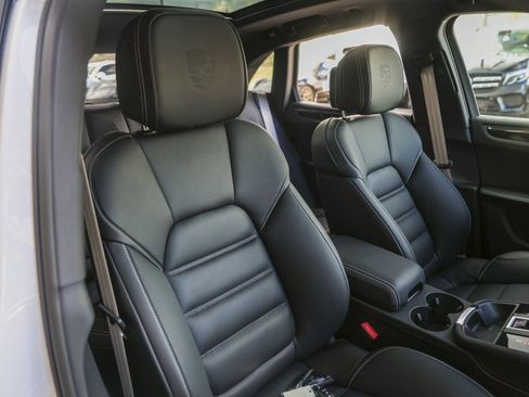 Used 2026 Porsche Macan S image 38