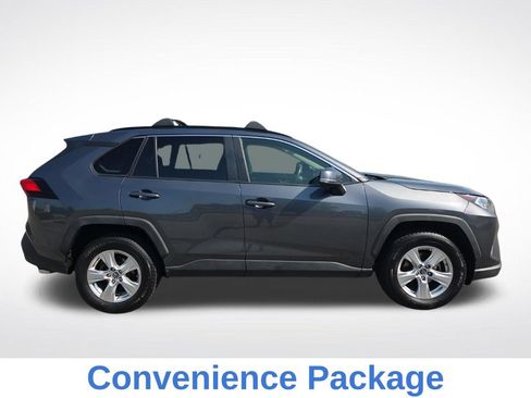 Used 2019 Toyota RAV4 XLE w/ Convenience Package FWD image 2