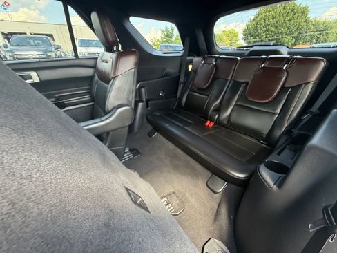 Used 2022 Ford Explorer Platinum w/ Equipment Group 601A AWD/4WD image 25