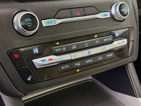 Used 2020 Ford Explorer XLT w/ Equipment Group 202A image 18