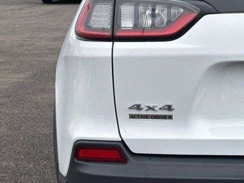 Used 2019 Jeep Cherokee Latitude Plus w/ Cold Weather Group AWD/4WD image 28