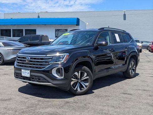 Certified 2025 Volkswagen Atlas SE FWD image 1