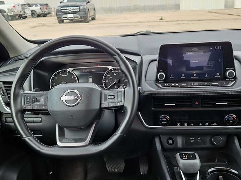 Used 2025 Nissan Rogue SV FWD image 14