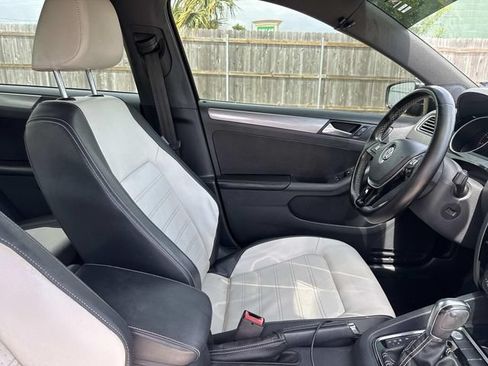 Used 2016 Volkswagen Jetta Sport FWD image 10