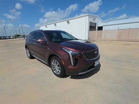 Used 2023 Cadillac XT4 Premium Luxury w/ Technology Package FWD image 5