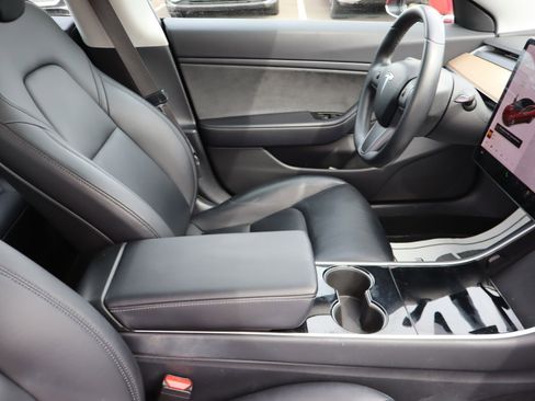 Used 2018 Tesla Model 3 Long Range image 15