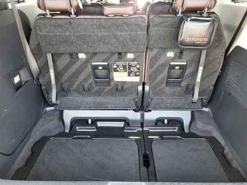 Used 2023 Toyota Sienna Platinum image 12