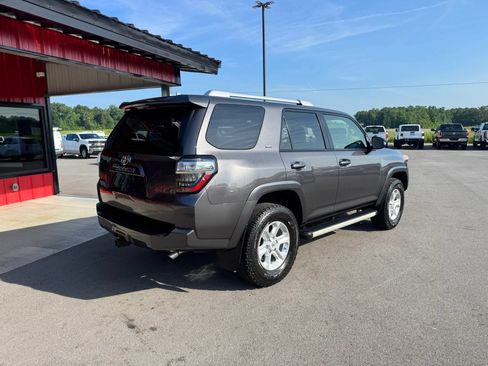 Used 2018 Toyota 4Runner SR5 Premium AWD/4WD image 4