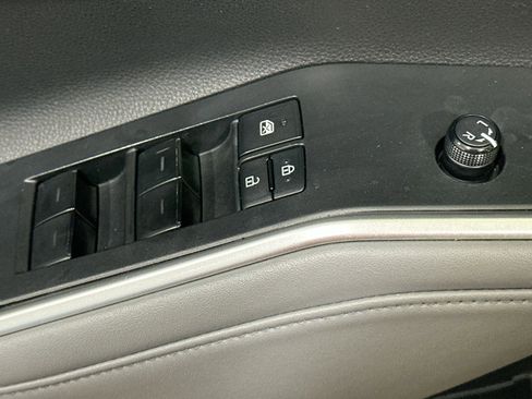 Used 2022 Toyota Highlander LE image 16