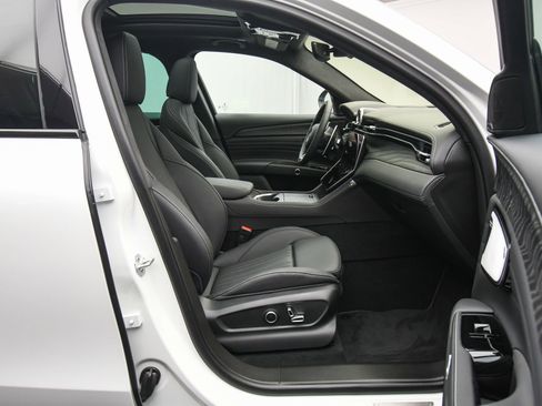 New 2025 Maserati Grecale Modena image 40