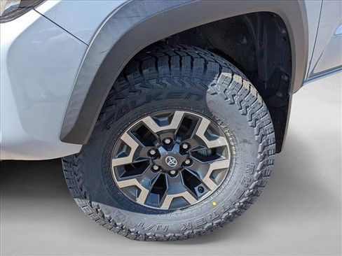 Used 2018 Toyota Tacoma TRD Off-Road image 10