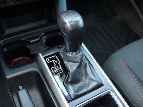 Used 2018 Toyota Tacoma SR5 image 33