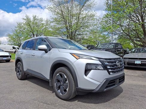 Used 2025 Nissan Rogue SV image 1