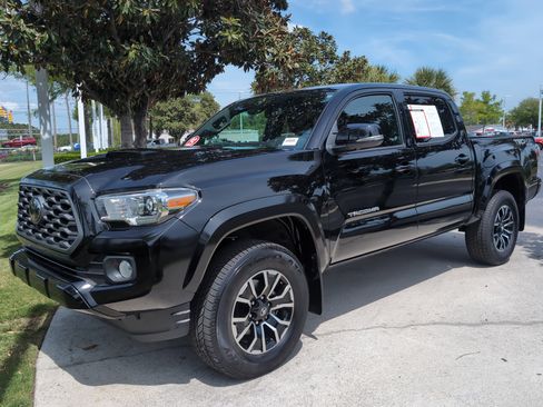 Used 2023 Toyota Tacoma TRD Sport w/ Advanced Technology Package image 5