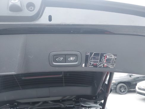 Used 2021 Volvo XC40 P8 Recharge image 23