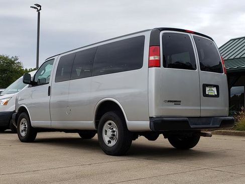 Used 2016 Chevrolet Express 2500 LS image 3
