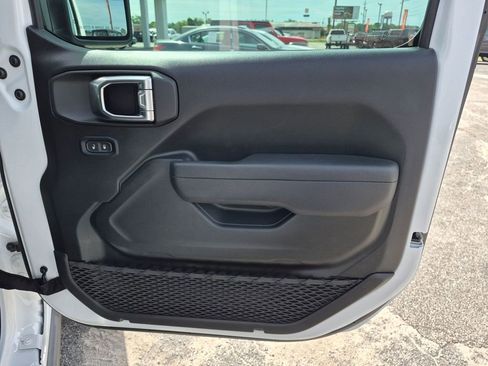 Used 2025 Jeep Gladiator Sport AWD/4WD image 26