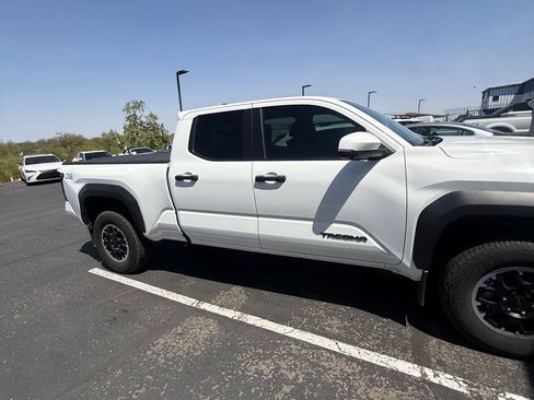 Used 2024 Toyota Tacoma TRD Off-Road w/ TRD Off Road Premium Package AWD/4WD image 2
