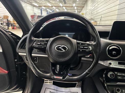 Used 2018 Kia Stinger GT2 image 12
