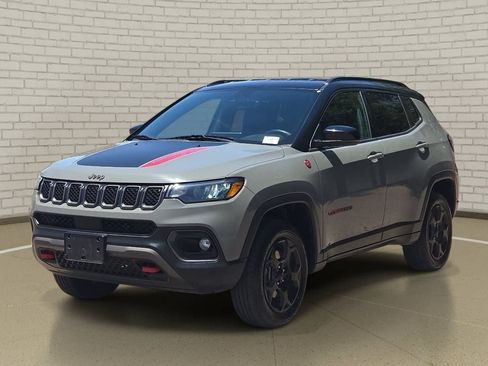 Used 2023 Jeep Compass Trailhawk AWD/4WD image 1