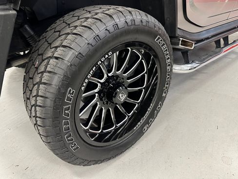 Used 2004 HUMMER H2 w/ Preferred Equipment Group image 8