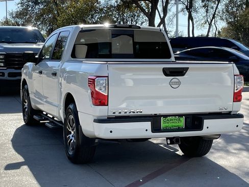 Used 2024 Nissan Titan SV w/ SV Convenience Package image 4