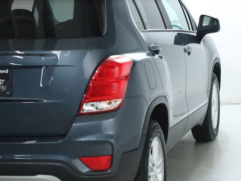 Used 2022 Chevrolet Trax LT w/ LT Convenience Package image 43