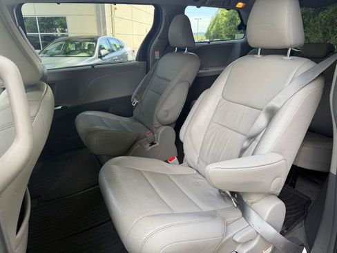 Used 2016 Toyota Sienna XLE w/ XLE Navigation Package AWD/4WD image 12