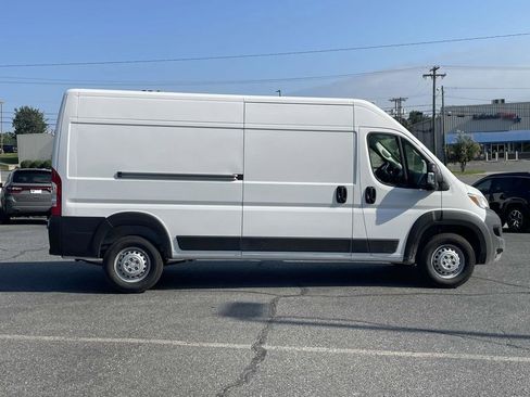 New 2025 RAM ProMaster 2500 w/ Convenience Group FWD image 9