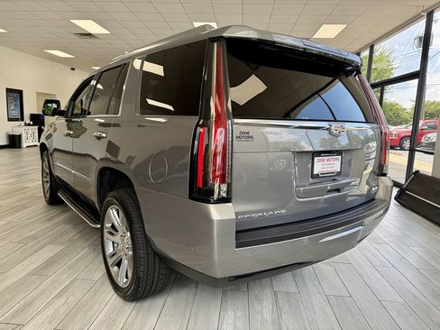 Used 2017 Cadillac Escalade Luxury image 7