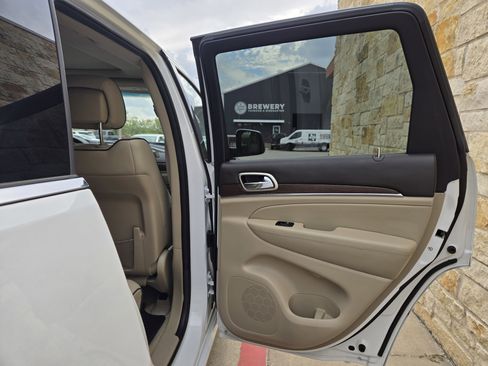 Used 2014 Jeep Grand Cherokee Overland image 10