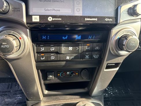 Used 2020 Toyota 4Runner Limited AWD/4WD image 28