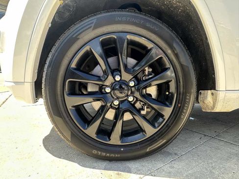 Used 2021 Jeep Grand Cherokee Laredo X RWD image 9