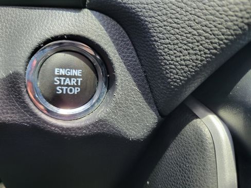 Used 2021 Toyota RAV4 XLE FWD image 19