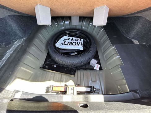 Used 2025 Nissan Versa SV FWD image 17
