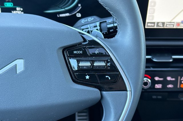 Certified 2025 Kia Niro EX Touring FWD image 33