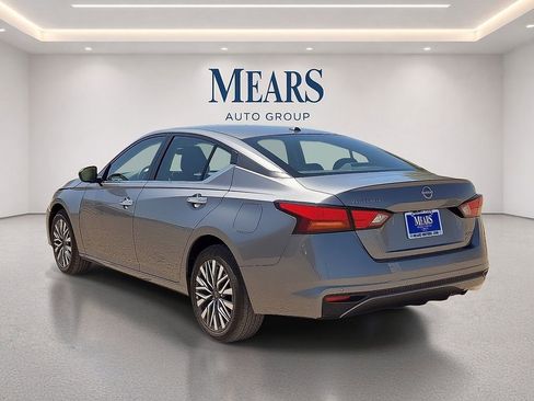 Used 2025 Nissan Altima 2.5 SV AWD/4WD image 3