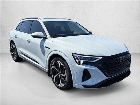 Used 2024 Audi Q8 e-tron Premium Plus w/ Premium Plus Package AWD/4WD image 3