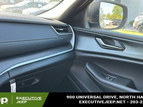 New 2025 Jeep Grand Cherokee Laredo X w/ Luxury Tech Group I image 22