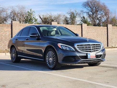 Used 2015 Mercedes-Benz C 300 4MATIC Sedan image 4