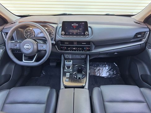 Used 2023 Nissan Rogue SV w/ SV Premium B Package FWD image 12