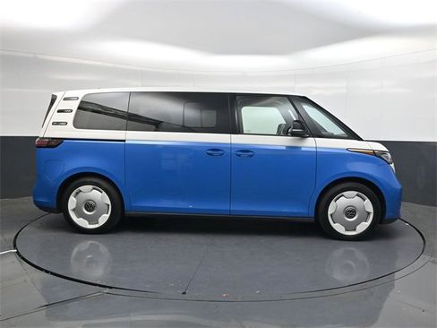Used 2025 Volkswagen ID. Buzz 1st Edition image 3
