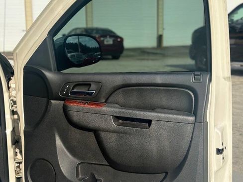 Used 2013 Chevrolet Avalanche LTZ image 39